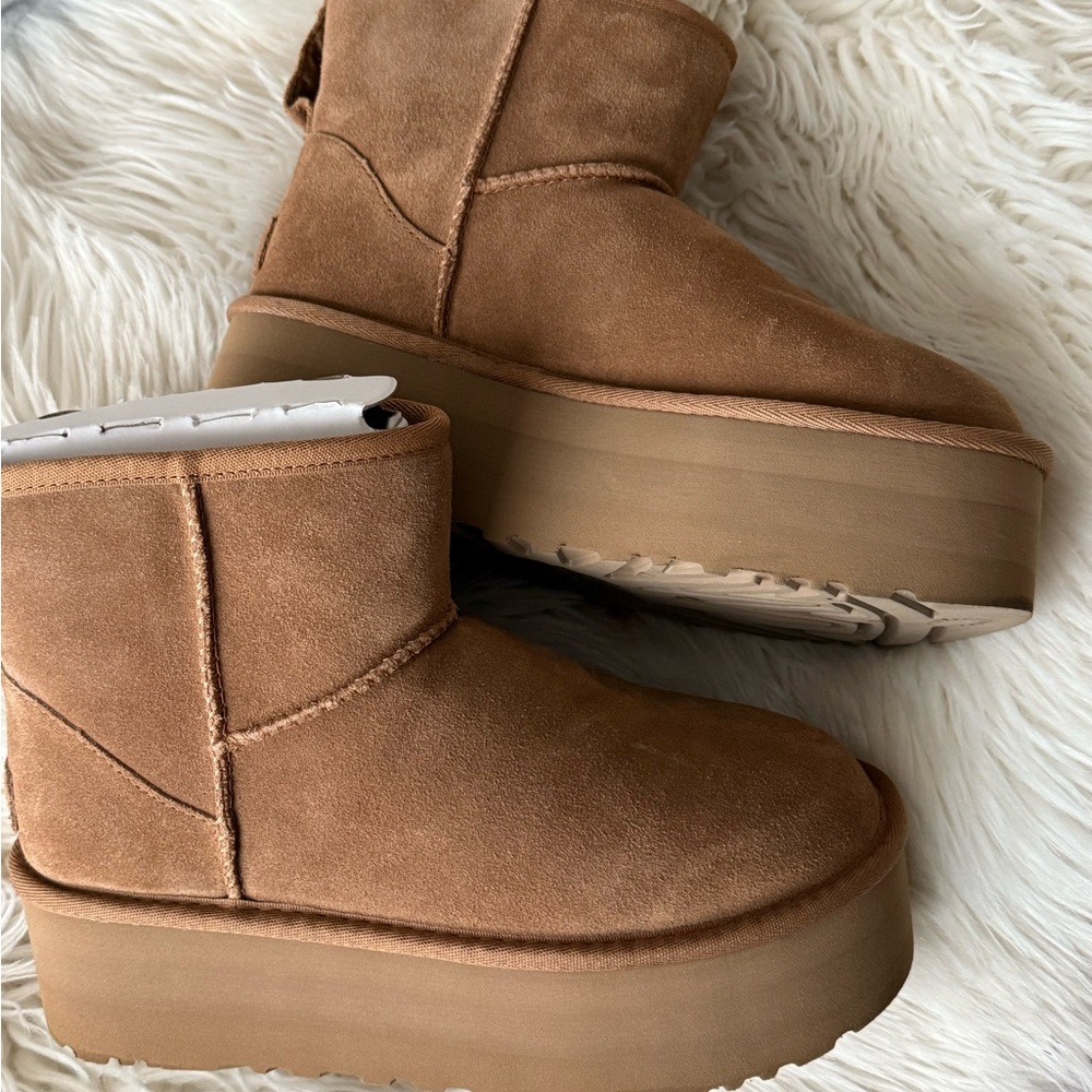 Ugg Classic Mini Platform Boots 🩷 Size 6